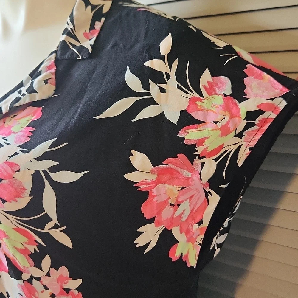 Torrid Black & Pink Floral Top - Picture 6 of 10